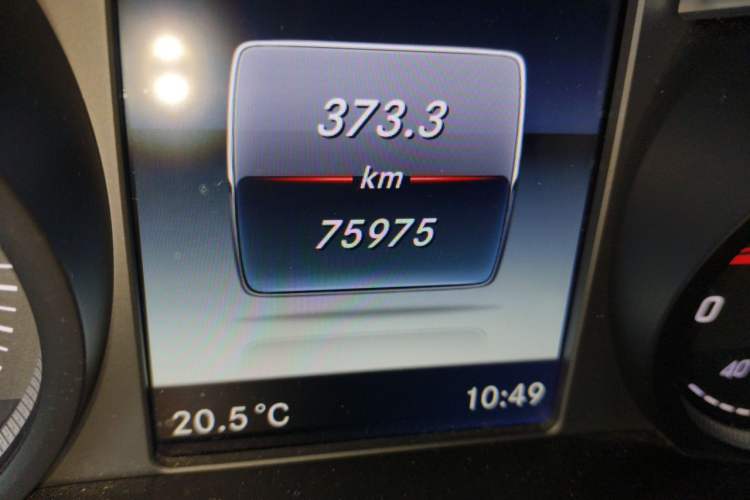 Used Mercedes-Benz GLC 2018 GLC 260 4MATIC Luxury Model Odometer Close Up