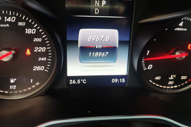 Used Mercedes-Benz GLC 2018 GLC 260 4MATIC Dynamic Edition Odometer Close Up