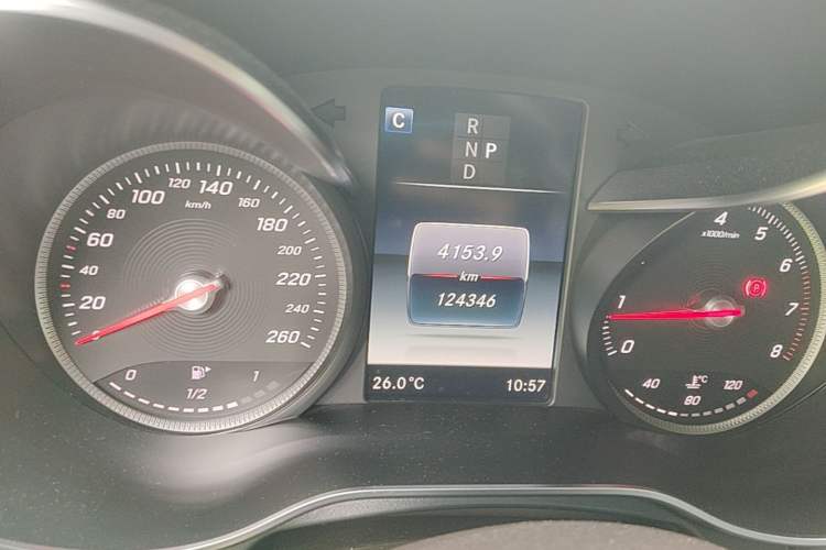Used Mercedes-Benz GLC 2018 Facelift GLC 200 4MATIC Odometer Close Up