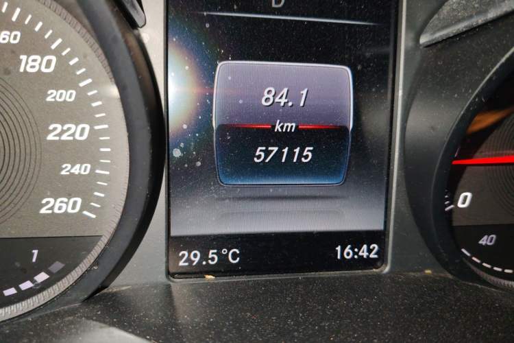 Used Mercedes-Benz GLC 2018 Facelift GLC 200 4MATIC Odometer Close Up