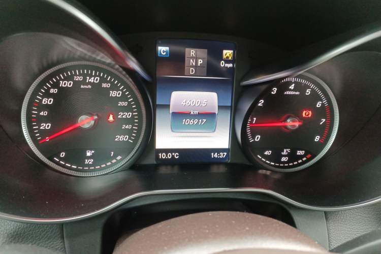 Used Mercedes-Benz GLC 2018 GLC 300 4MATIC Sport Edition Odometer Close Up