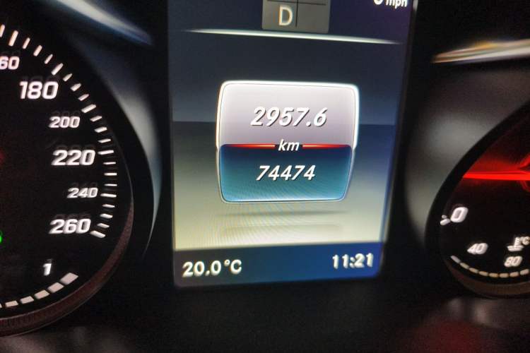 Used Mercedes-Benz GLC 2018 GLC 200 4MATIC Odometer Close Up