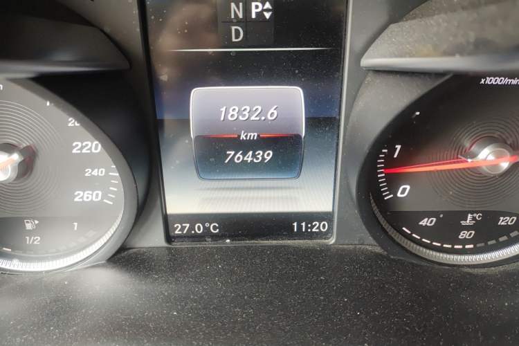 Used Mercedes-Benz GLC 2018 GLC 200 4MATIC Odometer Close Up