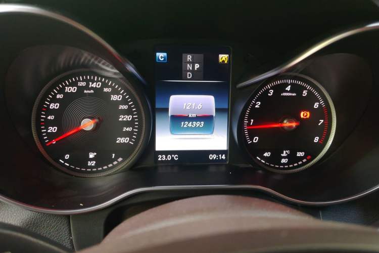 Used Mercedes-Benz GLC 2018 GLC 200 4MATIC Odometer Close Up
