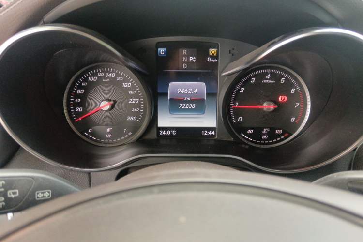 Used Mercedes-Benz GLC 2018 GLC 300 4MATIC Sport Edition Odometer Close Up