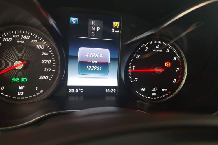 Used Mercedes-Benz GLC 2018 GLC 200 4MATIC Odometer Close Up