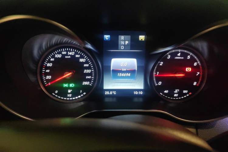 Used Mercedes-Benz GLC 2018 GLC 260 4MATIC Luxury Model Odometer Close Up