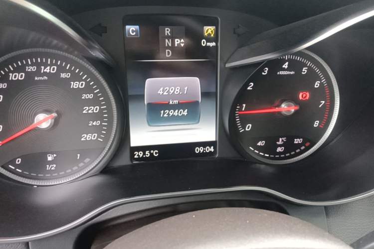 Used Mercedes-Benz GLC 2018 Facelifted GLC 260 4MATIC Dynamic Edition Odometer Close Up