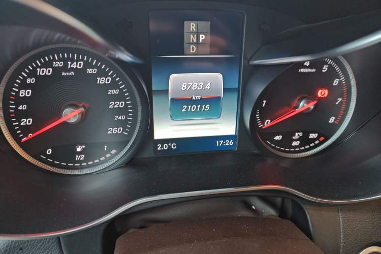 Used Mercedes-Benz GLC 2018 Facelift GLC 260 4MATIC Luxury Edition Odometer Close Up
