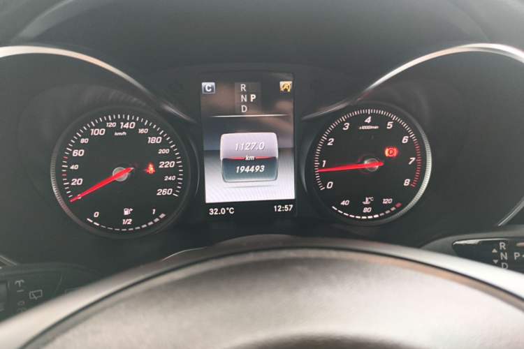Used Mercedes-Benz GLC 2018 GLC 200 4MATIC Odometer Close Up