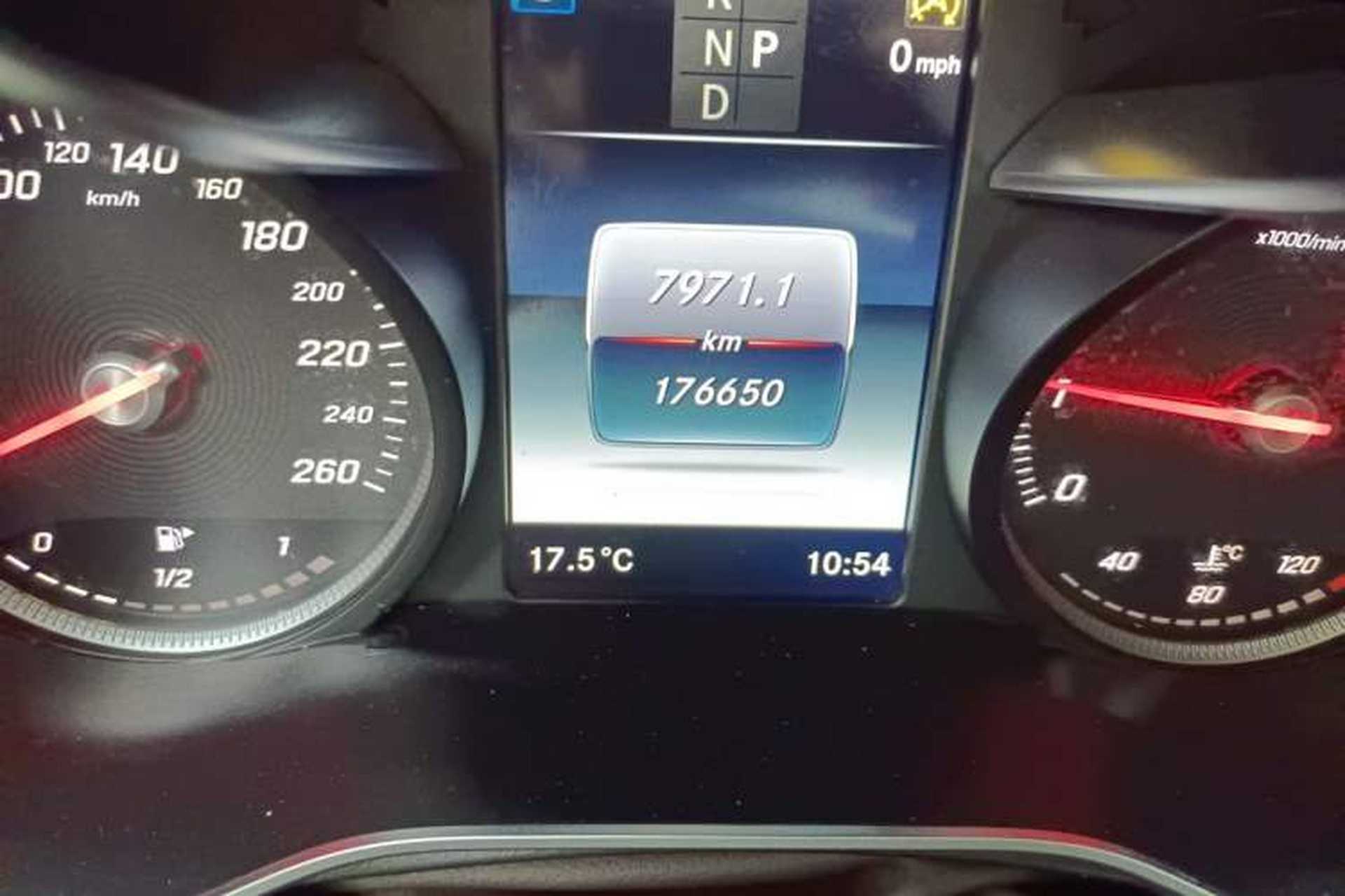 Used Mercedes-Benz GLC 2018 Refreshed GLC 300 4MATIC Dynamic Edition Odometer Close Up