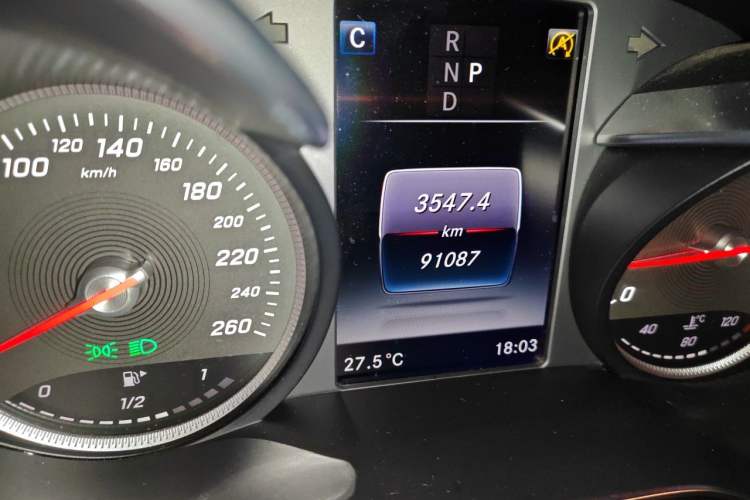 Used Mercedes-Benz GLC 2018 GLC 260 4MATIC Dynamic Edition Odometer Close Up