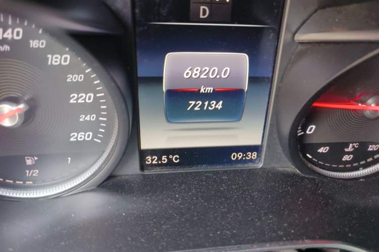 Used Mercedes-Benz GLC 2018 Facelift GLC 200 4MATIC Odometer Close Up