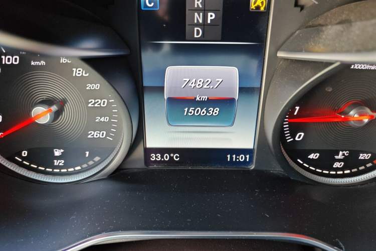 Used Mercedes-Benz GLC 2018 GLC 260 4MATIC Dynamic Edition Odometer Close Up