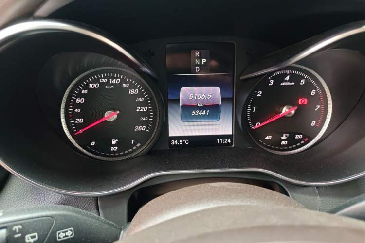 Used Mercedes-Benz GLC 2018 GLC 260 4MATIC Dynamic Edition Odometer Close Up