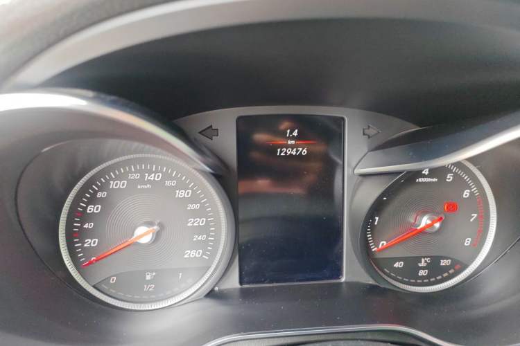 Used Mercedes-Benz GLC 2018 Facelift GLC 260 4MATIC Luxury Edition Odometer Close Up