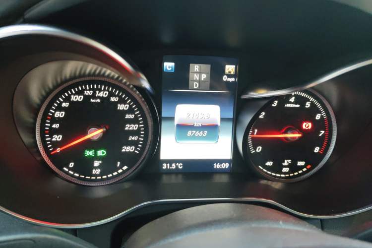 Used Mercedes-Benz GLC 2018 GLC 260 4MATIC Dynamic Edition Odometer Close Up