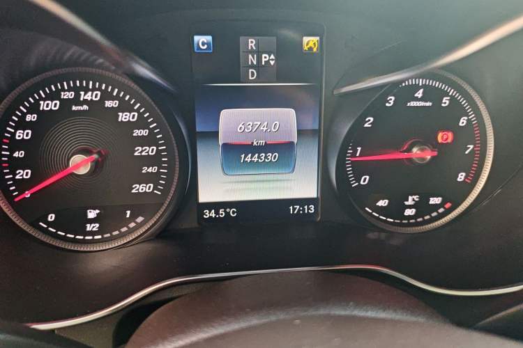 Used Mercedes-Benz GLC 2018 Facelift GLC 260 4MATIC Luxury Edition Odometer Close Up