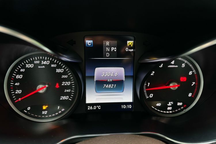 Used Mercedes-Benz GLC 2018 GLC 200 4MATIC Odometer Close Up