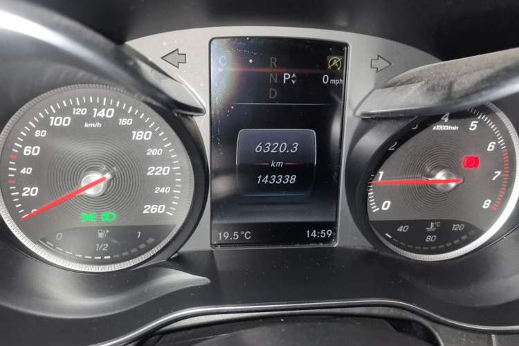 Used Mercedes-Benz GLC 2018 GLC 260 4MATIC Dynamic Edition Odometer Close Up