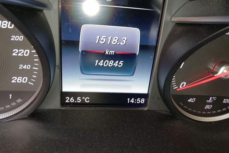 Used Mercedes-Benz GLC 2018 Facelifted GLC 260 4MATIC Dynamic Edition Odometer Close Up