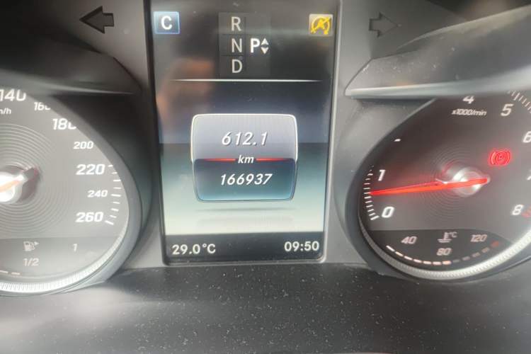 Used Mercedes-Benz GLC 2018 Facelifted GLC 260 4MATIC Dynamic Edition Odometer Close Up
