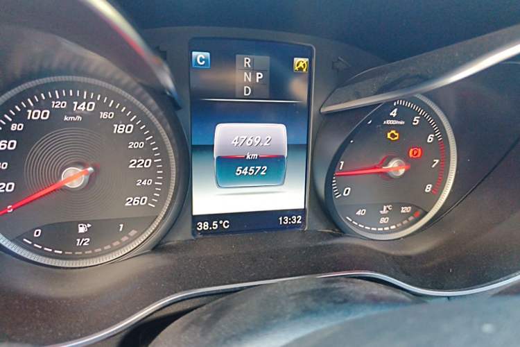 Used Mercedes-Benz GLC 2018 Facelift GLC 200 4MATIC Odometer Close Up