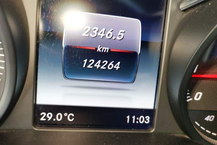 Used Mercedes-Benz GLC 2018 GLC 260 4MATIC Dynamic Edition Odometer Close Up