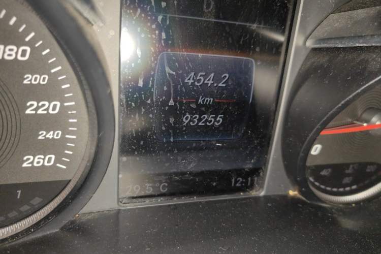 Used Mercedes-Benz GLC 2018 GLC 260 4MATIC Dynamic Edition Odometer Close Up