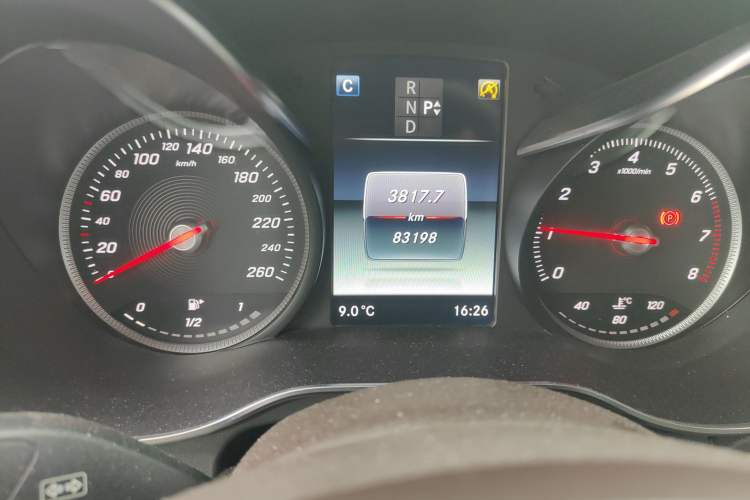Used Mercedes-Benz GLC 2018 GLC 300 4MATIC Sport Edition Odometer Close Up