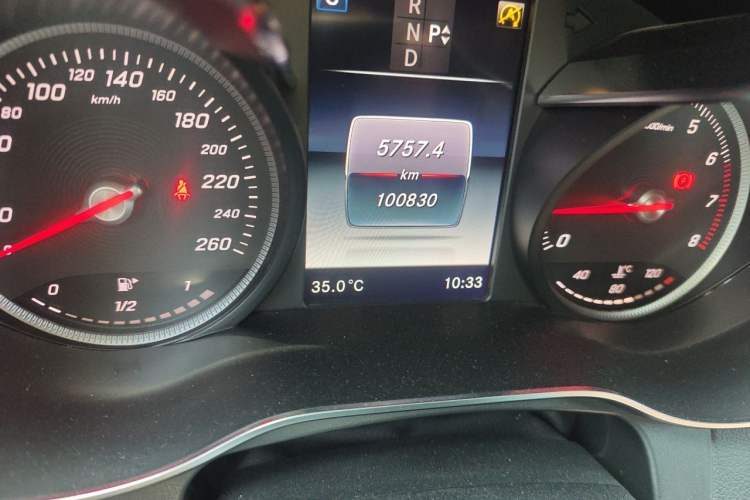 Used Mercedes-Benz GLC 2018 Facelift GLC 260 4MATIC Luxury Edition Odometer Close Up