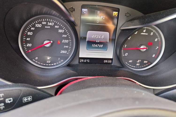 Used Mercedes-Benz GLC 2018 GLC 260 4MATIC Luxury Model Odometer Close Up