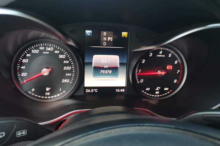 Used Mercedes-Benz GLC 2018 Facelift GLC 260 4MATIC Luxury Edition Odometer Close Up