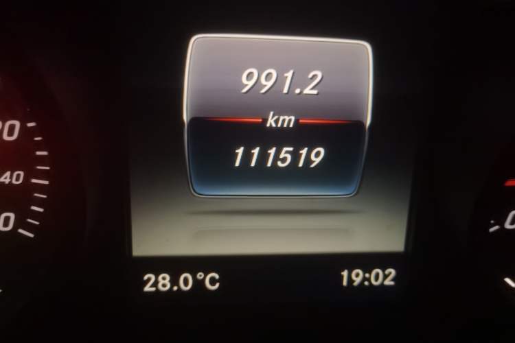 Used Mercedes-Benz GLC 2018 GLC 300 4MATIC Sport Edition Odometer Close Up