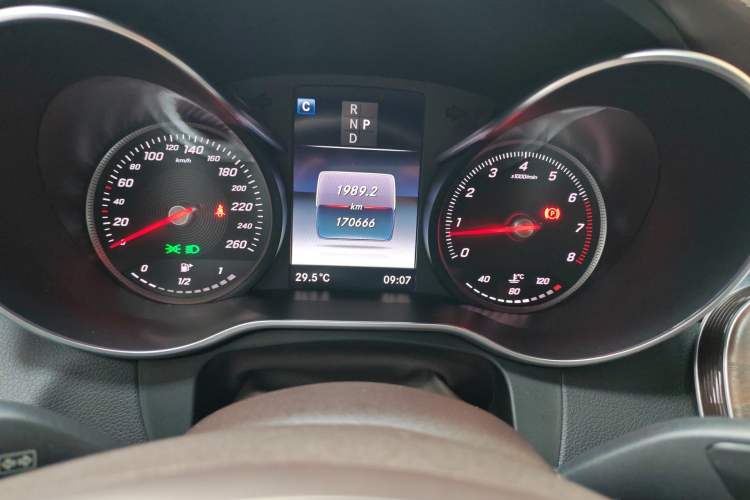 Used Mercedes-Benz GLC 2018 Refreshed GLC 300 4MATIC Dynamic Edition Odometer Close Up