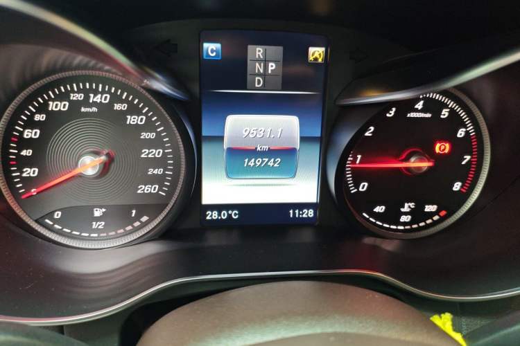 Used Mercedes-Benz GLC 2018 Refreshed GLC 300 4MATIC Dynamic Edition Odometer Close Up