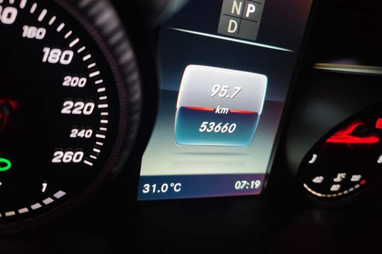 Used Mercedes-Benz GLC 2018 GLC 260 4MATIC Luxury Model Odometer Close Up