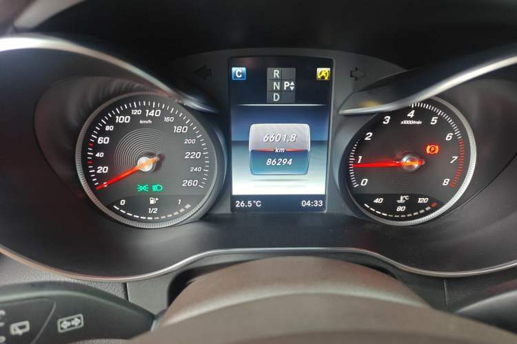 Used Mercedes-Benz GLC 2018 GLC 260 4MATIC Luxury Model Odometer Close Up