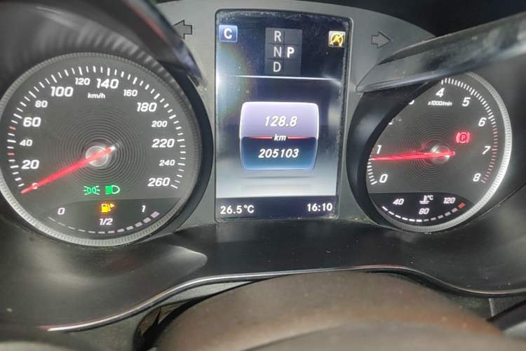 Used Mercedes-Benz GLC 2018 Facelifted GLC 260 4MATIC Dynamic Edition Odometer Close Up