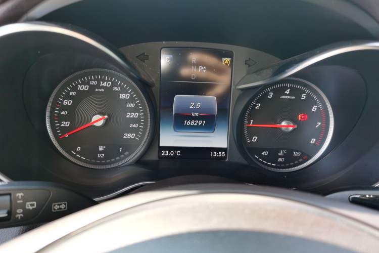 Used Mercedes-Benz GLC 2018 Facelifted GLC 260 4MATIC Dynamic Edition Odometer Close Up