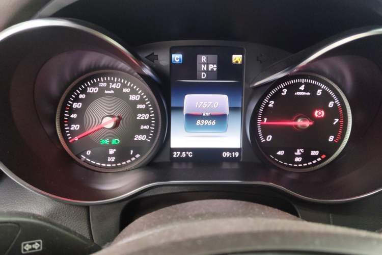 Used Mercedes-Benz GLC 2018 Facelift GLC 260 4MATIC Luxury Edition Odometer Close Up