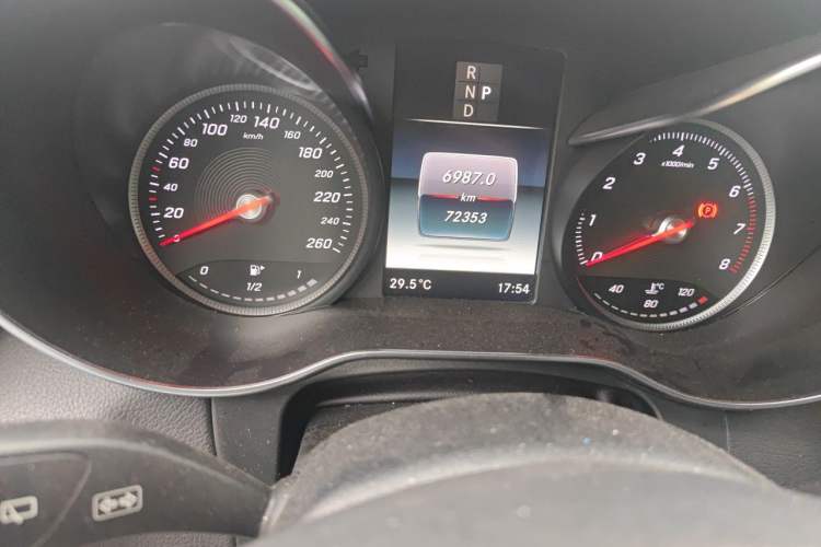 Used Mercedes-Benz GLC 2018 Facelift GLC 260 4MATIC Luxury Edition Odometer Close Up
