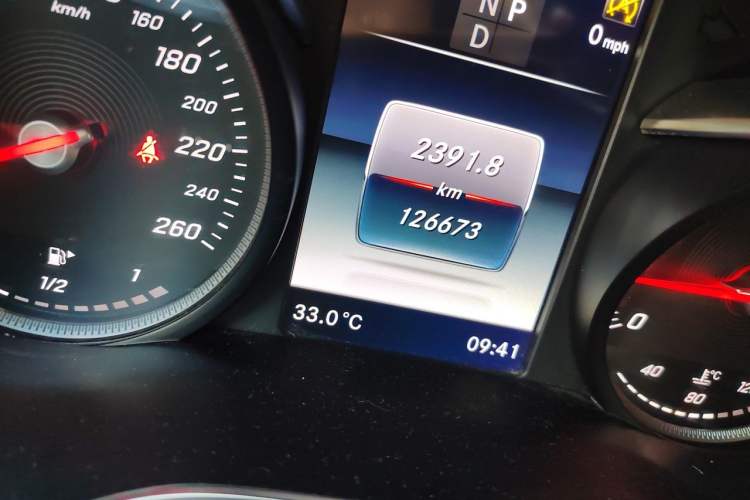 Used Mercedes-Benz GLC 2018 Facelifted GLC 260 4MATIC Dynamic Edition Odometer Close Up