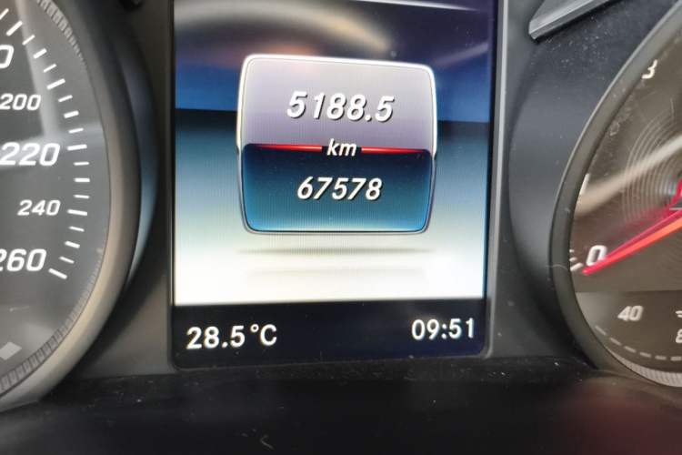 Used Mercedes-Benz GLC 2018 GLC 200 4MATIC Odometer Close Up