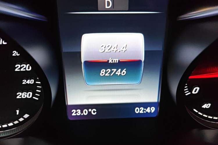 Used Mercedes-Benz GLC 2018 GLC 200 4MATIC Odometer Close Up