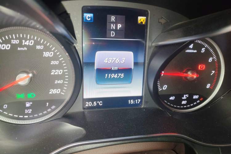 Used Mercedes-Benz GLC 2018 GLC 260 4MATIC Dynamic Edition Odometer Close Up