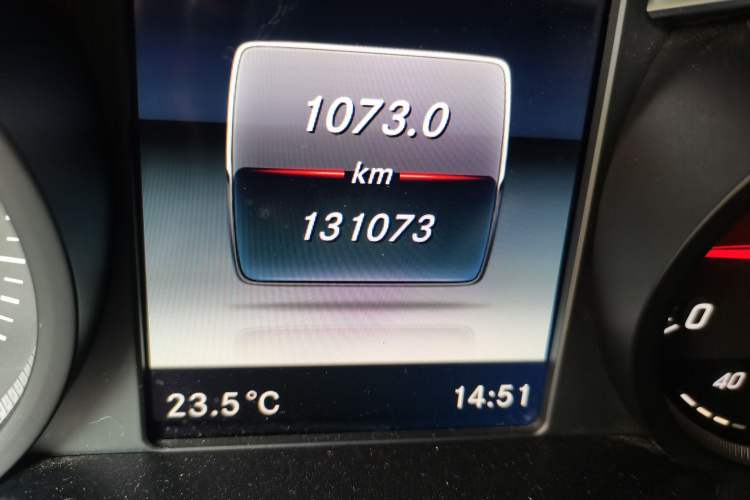 Used Mercedes-Benz GLC 2018 GLC 260 4MATIC Dynamic Edition Odometer Close Up