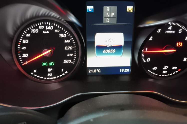 Used Mercedes-Benz GLC 2018 Facelift GLC 200 4MATIC Odometer Close Up