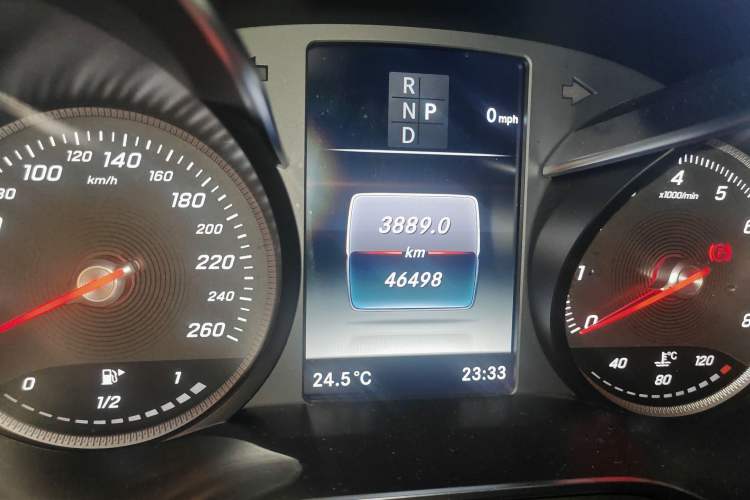 Used Mercedes-Benz GLC 2018 Facelift GLC 260 4MATIC Luxury Edition Odometer Close Up