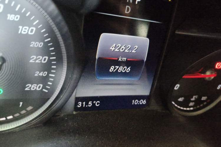 Used Mercedes-Benz GLC 2018 Facelift GLC 200 4MATIC Odometer Close Up